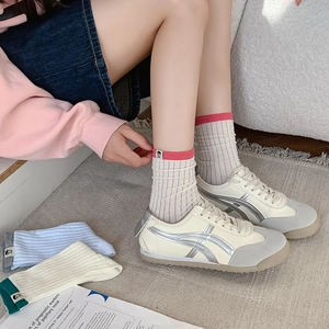 Women's cotton crew socks with ribbed texture, contrast cuffs and small label tags