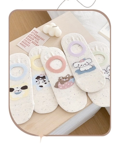 Detailed view of 5 pairs of cartoon animal mesh invisible socks in pastel candy colors