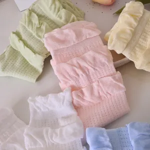 Chaussettes en résille de coton pastel avec bords à volants en cinq couleurs