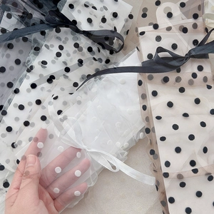 Chaussettes en tulle transparent à pois avec nœuds soyeux en couleurs élégantes