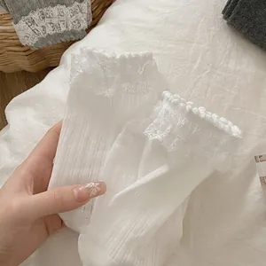 White lace trim cotton mid-calf socks in sweet ballet style and soft skin-friendly fabric