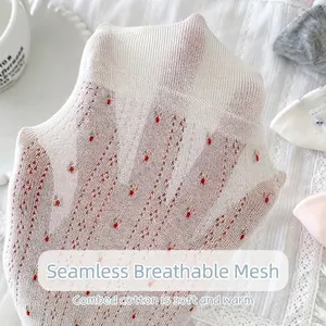 Atmungsaktive Netzsocken aus Baumwolle mit Erdbeerdruck und nahtlosem Design für Frauen