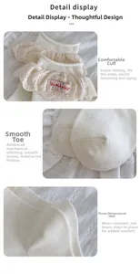 Détails de chaussettes blanches à volants avec étiquette à pois et finitions de couture