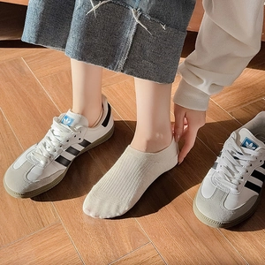 Women's invisible low-cut cotton socks in beige rib knit style worn with sneakers