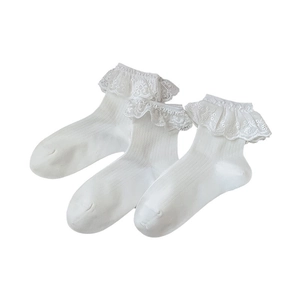 White cotton blend short socks with lace trim and vertical ribbed texture for women