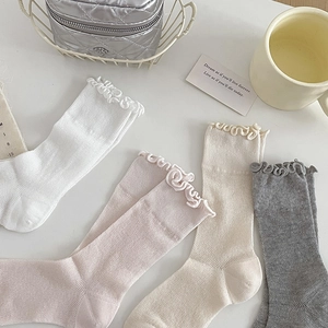 Calze da donna in mesh con bordo a volant nei colori bianco, rosa, beige e grigio