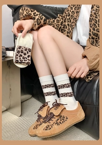 Details zu mittellangen Baumwollsocken mit trendigen Jacquard-Streifen im Leopardenmuster