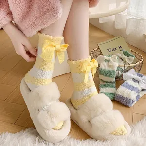 Chaussettes en polaire corail à rayures avec nœud, chaussettes d'hiver chaudes pour femme