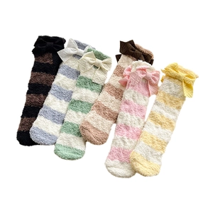Six paires de chaussettes rayées en polaire corail avec nœuds pour chaleur et sommeil doux