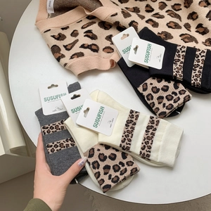 Damen Leopard Socken Mittelhoch Vintage Gekämmte Baumwolle Atmungsaktiv Schweißabsorbierend Lässig Mode Strumpfwaren
