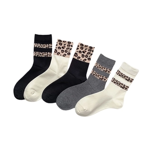 Fünferpack Leopardenmuster Baumwollsocken in Schwarz, Weiß und Grau für Damen