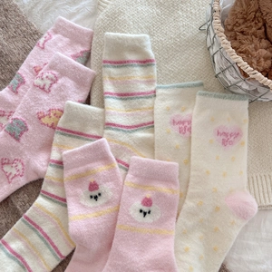 Rosa Thermo-Socken Set mit süßen Cartoon-Mustern aus weichem Plüsch für warme Füße