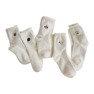 Set di 5 paia di calze termiche bianche soffici da donna con ricami di animali carini e morbidi