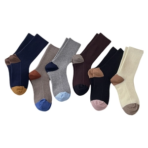 Lot de cinq paires de chaussettes en maille côtelée pour femme avec talons contrastés
