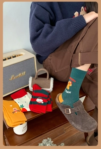 Detailed knit patterns of Christmas mid-tube socks featuring gingerbread man and snowman designs