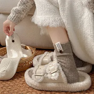 Chaussettes épaisses en laine avec boutons en bois et étiquette logo style hiver