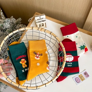 Christmas Crew Socks Knitted Cotton Cartoon Santa Reindeer Gingerbread Man Festive Winter Holiday Hosiery For Women