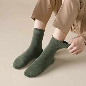 Mens thick winter terry thermal socks in dark green with ribbed cuffs and soft texture