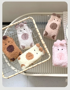 Cinq paires de chaussettes d'hiver épaisses en polaire corail avec broderie d'animaux