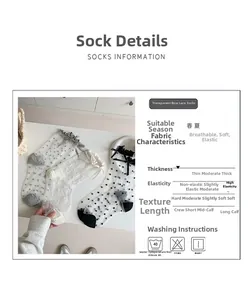 Detail von transparenten Punktesocken aus Tüll mit süßen Schleifen in Schwarz und Weiß