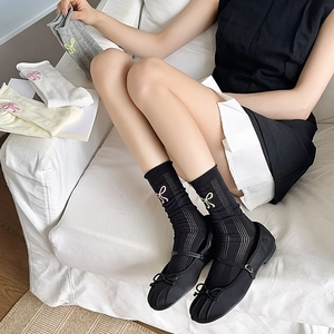 Chaussettes femme avec broderie nœud et texture en maille verticale, couleurs variées