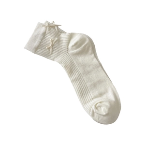 Weiße Baumwollsocken mit Schleifen und Rippmuster für Damen in sommerlicher Optik