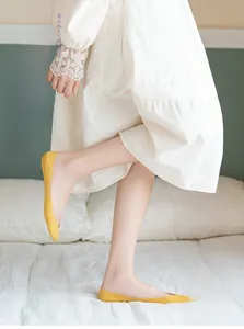 Close-up of yellow low-cut invisible socks featuring high elasticity and soft cotton texture