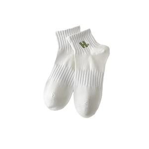 White cotton crew socks with green H letter embroidery and ribbed cuffs for women