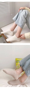 Macro detail of low-cut cotton invisible socks showing ribbed texture and snug ankle fit