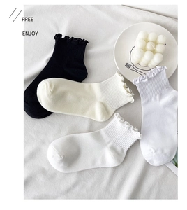 Detail of ruffle cuff cotton socks with vertical ribbed texture and elastic wavy edges