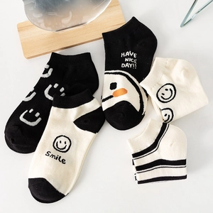 Women Ankle Socks Cotton Blend Breathable Sweat Absorbent Smiley Face Striped Low Cut Boat Socks Casual Comfort