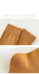 Detailansicht der ingwergelben Baumwollsocken mit elastischem Bündchen und verstärkter Ferse