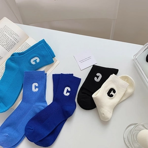 Damen Socken Baumwolle Gerippt Atmungsaktiv Buchstabe C Stickerei Sportlich Lässig Mode Japanischer Stil Mittleres Rohr