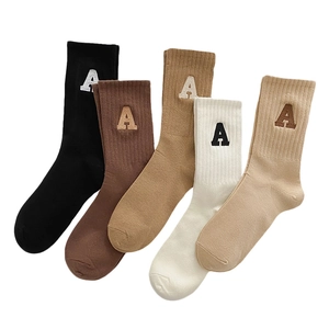 Lot de 5 paires de chaussettes en coton avec broderie lettre A en couleurs neutres