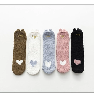 Cinq paires de chaussettes épaisses en polaire corail avec broderie cœur et oreilles