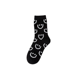 Chaussettes noires pour femmes avec motifs sourires blancs en coton de style collège