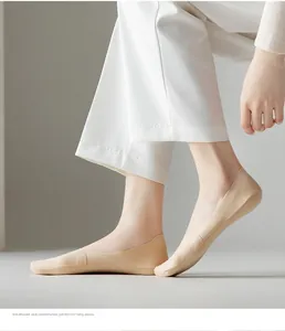 Detail of breathable beige low-cut invisible liner socks with seamless edge and high elasticity