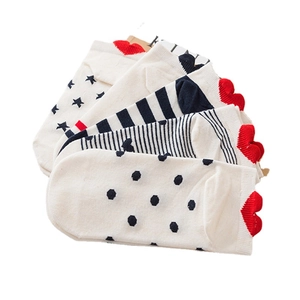 Set of 5 minimalist heart-patterned low-cut invisible socks in cream and black tones