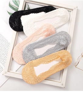Detailed view of lace low-cut invisible socks in five colors with floral pattern