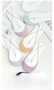 Detail of colorful breathable mesh boat socks with sponge cushion and elastic cross straps