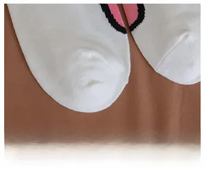 Close-up of white cotton ankle socks featuring pink heart pattern and seamless toe stitching
