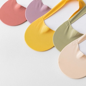 Seamless ultra-thin invisible bras in five pastel colors with elastic shoulder straps