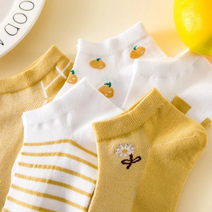 Socquettes en coton pour femmes avec broderie marguerite et imprimés agrumes jaune et blanc