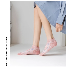 Detailed close-up of pink floral low-cut liner socks featuring elegant flower patterns
