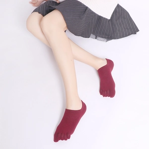 Dunkelrote Fünf-Zehen-Socken für Damen, unsichtbare Baumwollsocken für den Alltag