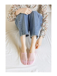 Detail of light pink breathable mesh lace low cut invisible boat socks for women