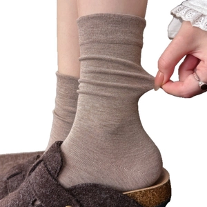 Calze di lana beige elastiche da donna con trama a coste e tessuto a maglia termica spessa