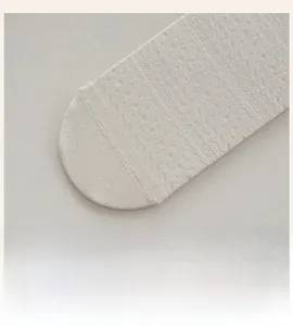 Détail des chaussettes en résille style ballet avec pointe sans couture et maille fine
