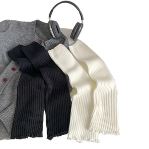 Jambières en maille noire et blanche avec bords à volants pour bottes d'hiver