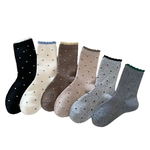 Set of 6 thick wool socks for winter with heart patterns and ruffled edges in mixed colors